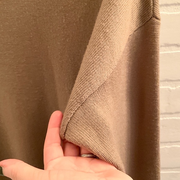 Aritzia Wilfred Knit Sweater Cyprie V-Neck 100% Merino wool Taupe Tan Size L - Picture 11 of 14